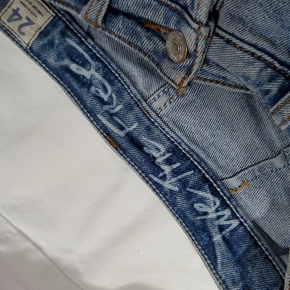 WE THE FREE DENIM JEAN SHORTS RAW HEM SIZE 24 BUTTONFLY FREE PEOPLE - Picture 6 of 7
